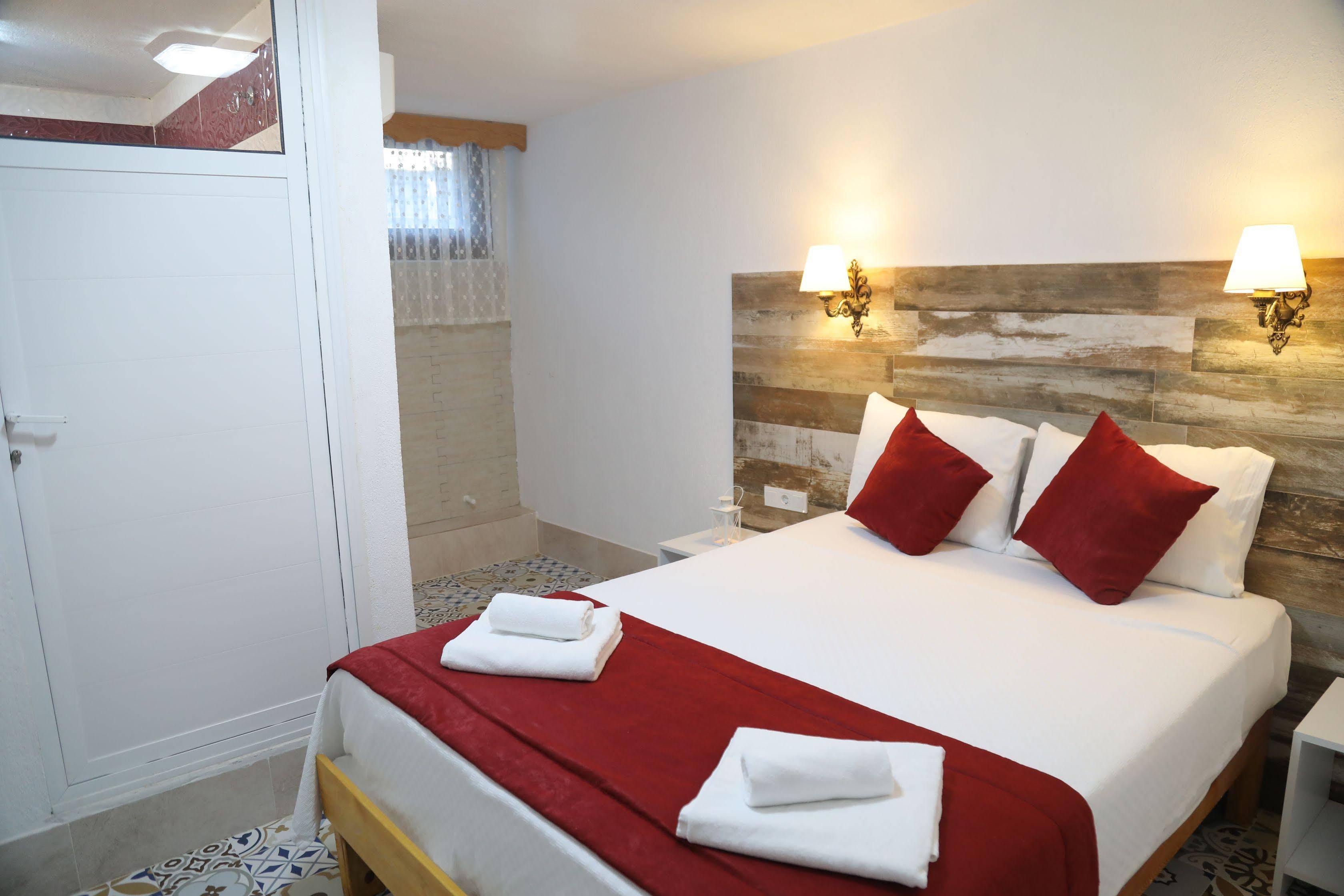 Aksu Hotel אלאקאטי מראה חיצוני תמונה